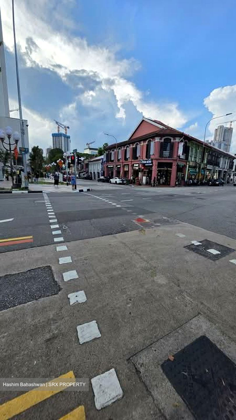 North Bridge Road (D7), Retail #583855371